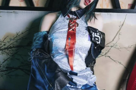 Cosplayer thích làm nô lệ tình dục